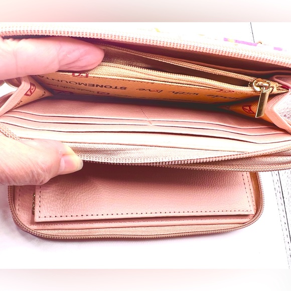 Cute Stone Mountain Leather Wallet, Beige w/Multicolored Flowers, NWT - Picture 8 of 11